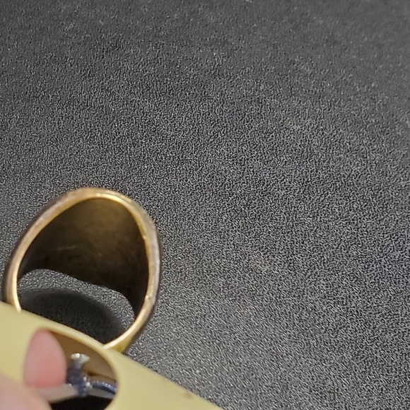 *Sale* Gold tone peach, blue and pink enamel ring Size 6.5 - Picture 6 of 8